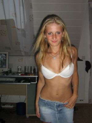 Amateur Girl Selfies And Private