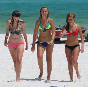 candid beach girls
