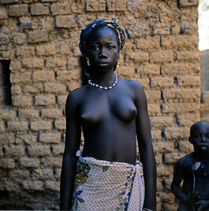 Mali, Mopti Area, Bozo Girl, 1987 :..