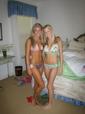 Amateur teens in bikini - Pics -