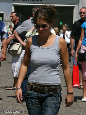 Perky on the street candid - Epicsoid