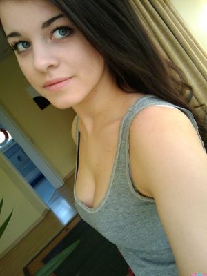Cute Teen Girls Nice Cleavage - best teen cleavage free porn photo at SexNaked.