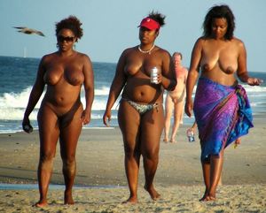 Ugandan Nudists: December 2013