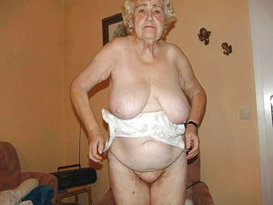 old amateur grannies showing off their