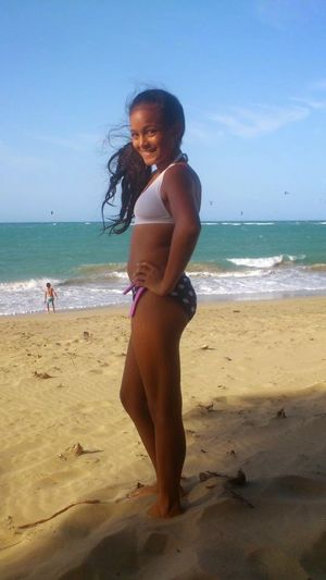 Sri Lankan Bikini Girls New Photos New..