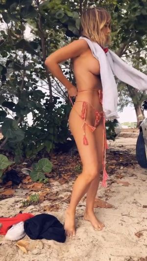 Sara Underwood Nude & Sexy (Pics GIFs &